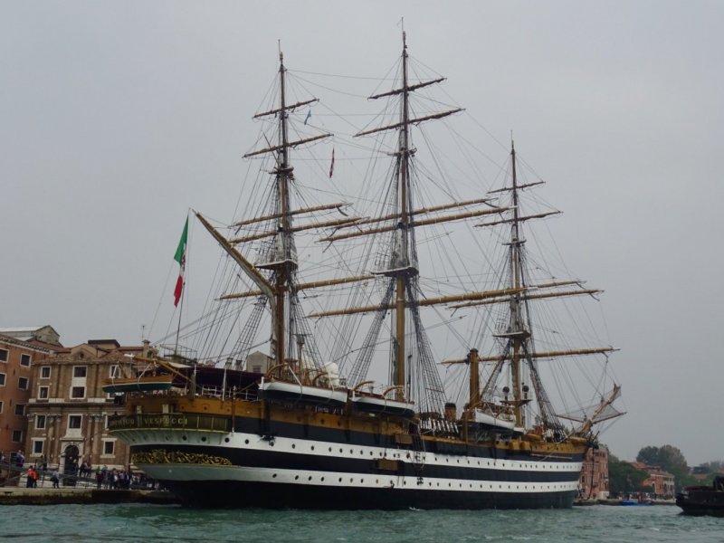 Парусное судно Amerigo Vespucci внутренние помещения