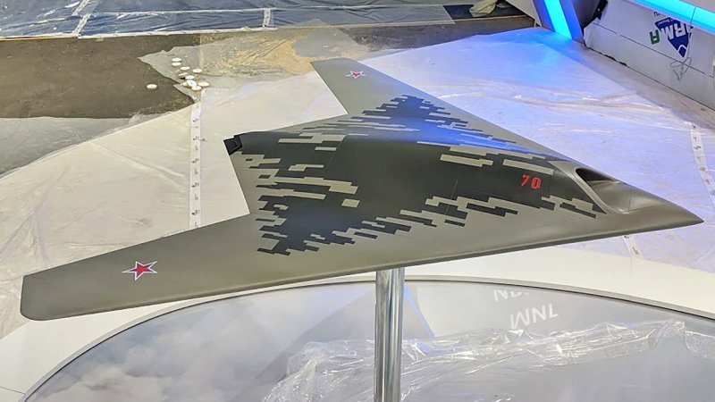 Ударный дрон с-70 охотник