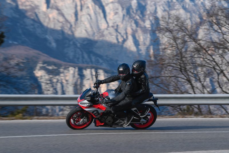 Yamaha YZF r6 байкер черный