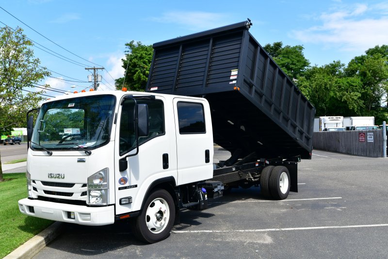 Isuzu NQR самосвал