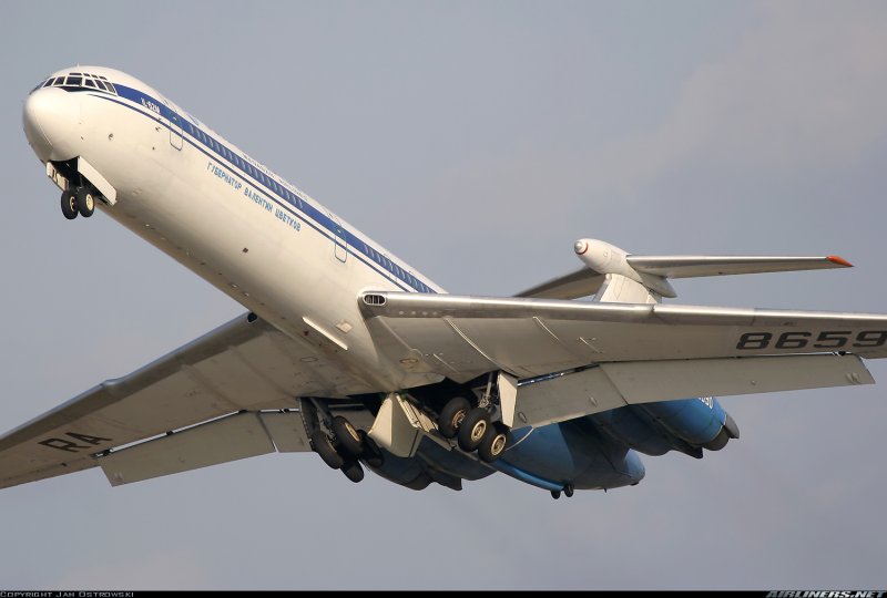 Самолет ил-62м