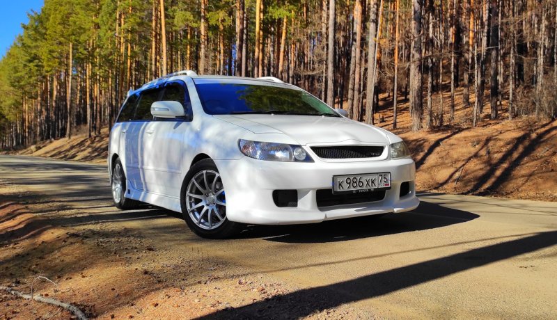 Toyota Corolla Fielder новая