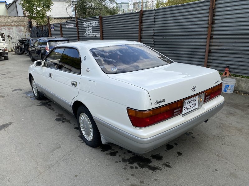 Ветровик Toyota Crown gs141