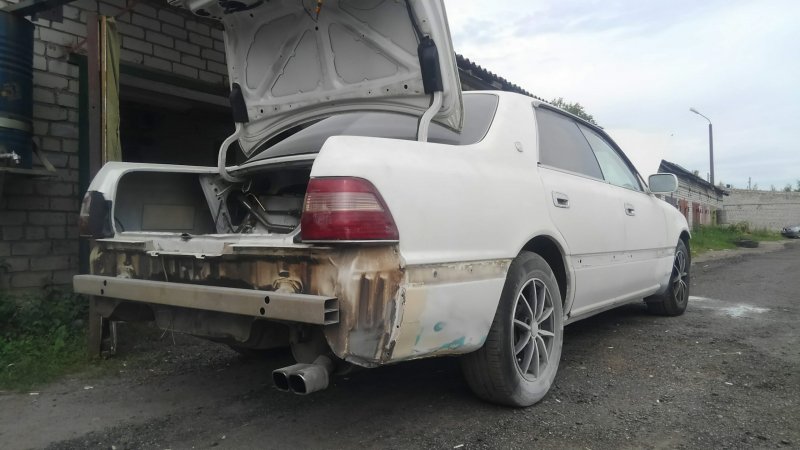 Кроун в гараже