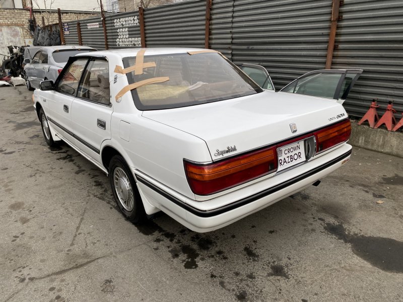 Toyota Crown GS 131 rest