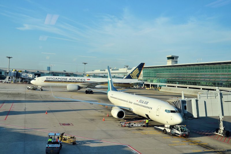Singapore Airlines 737-800