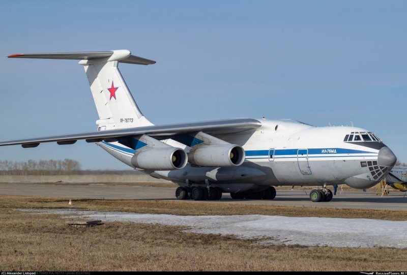 Военный самолет ил 76
