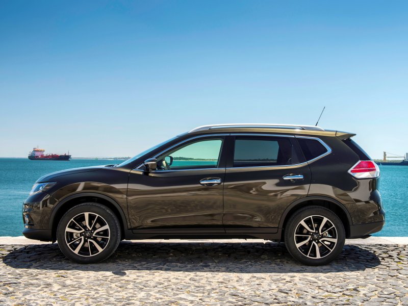 Nissan x-Trail t32 сзади