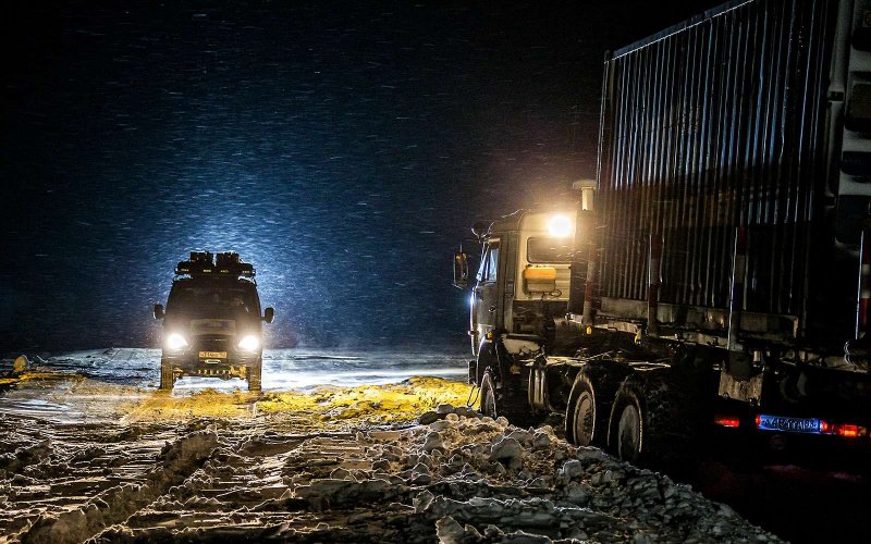КАМАЗ зимой ночью