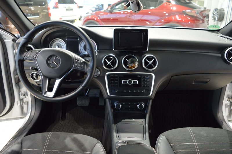 Мерседес AMG 200