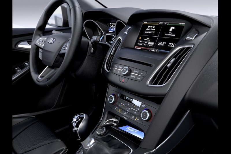 Ford Focus 2019 седан салон