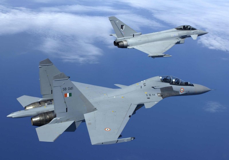 Истребитель британских ВВС Eurofighter Typhoon