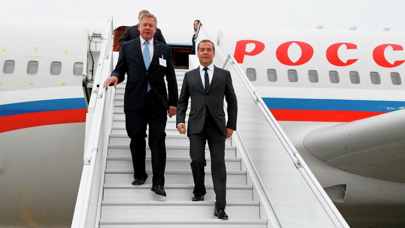 Медведев в самолете