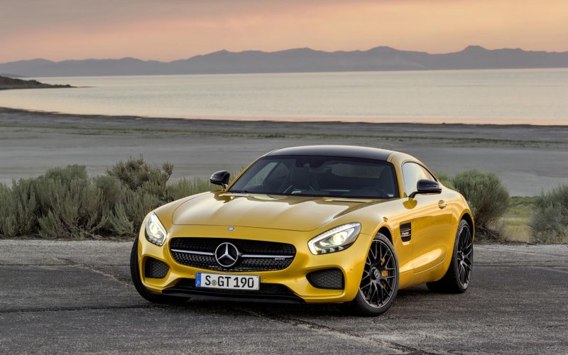 Mercedes AMG gt желтый