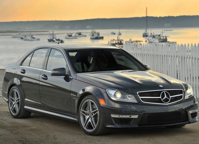 Mercedes Benz c class w204 Black