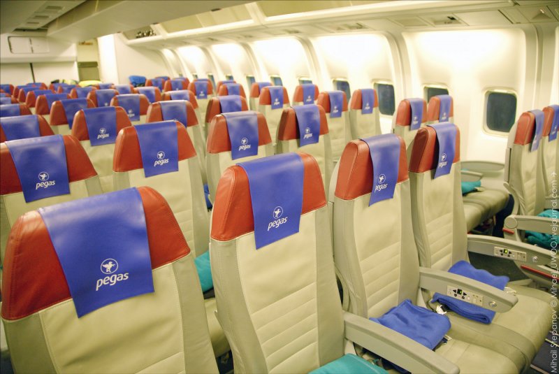 Pegas Fly 777-200 салон