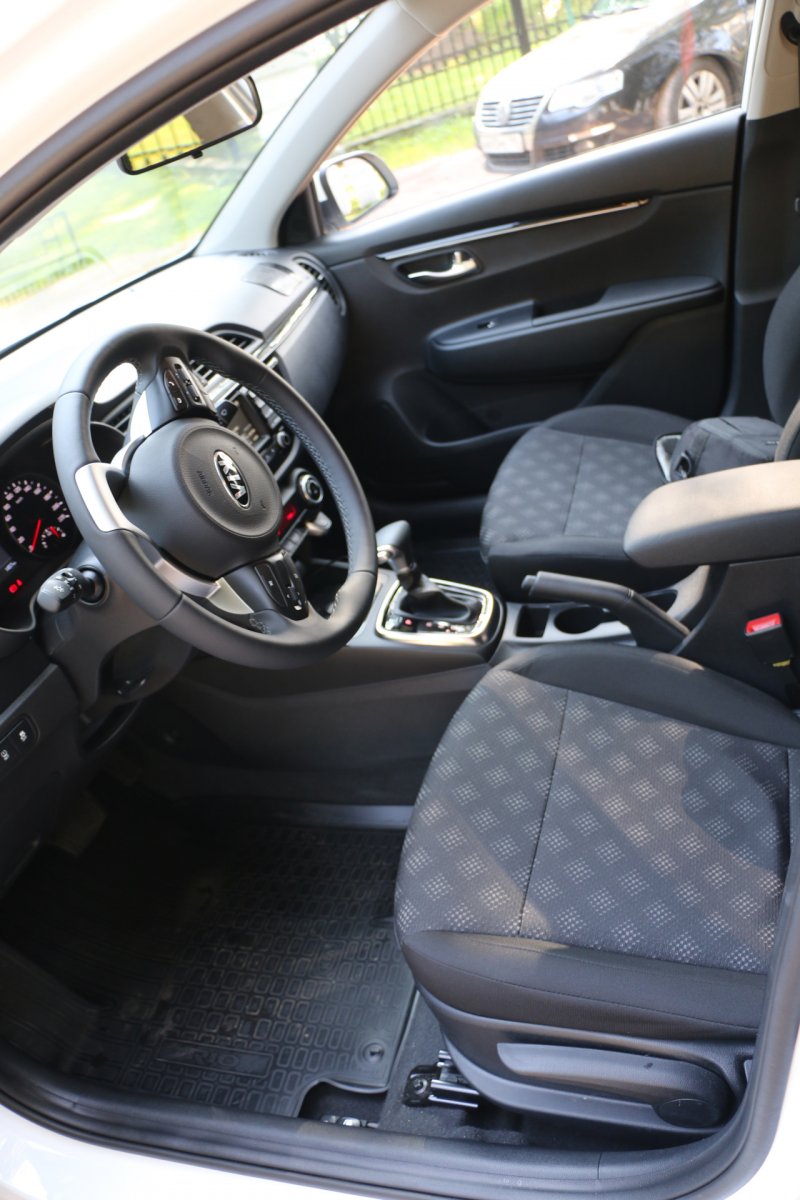 Kia Rio x-line красный