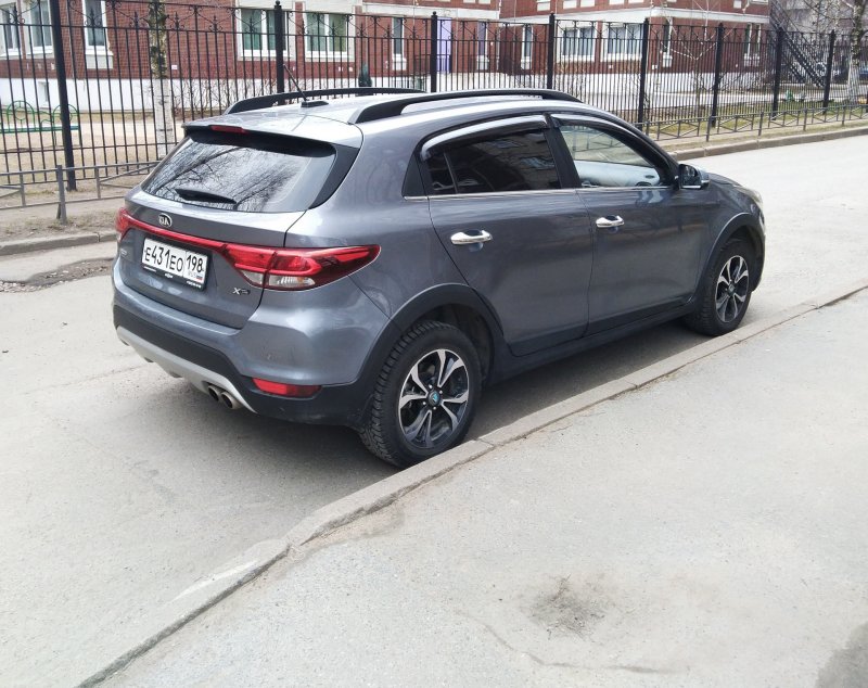 Kia Rio x-line 2020 серебристый