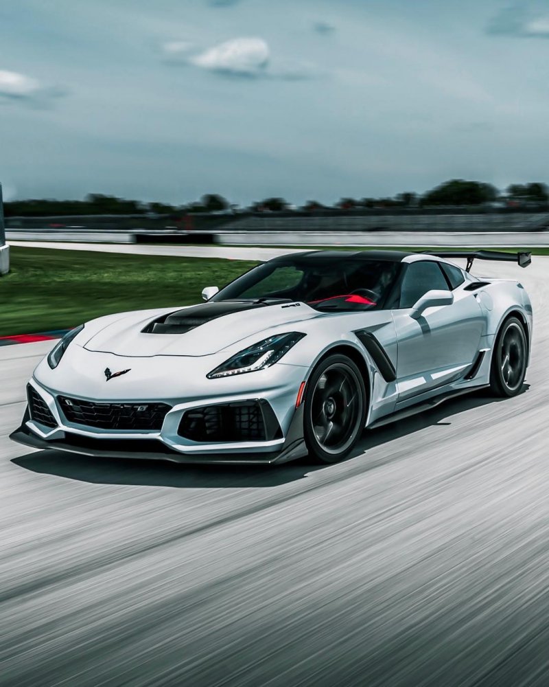 Blue Chevrolet Corvette zr1