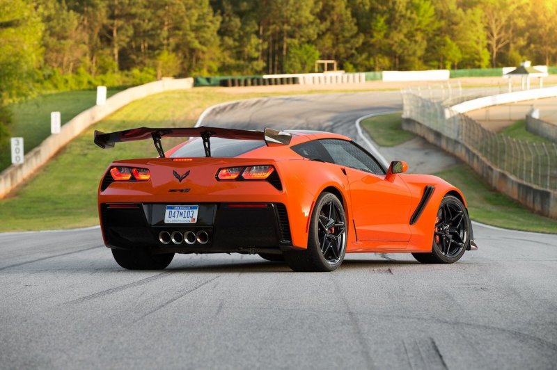 Шевроле Корвет zr1 2019