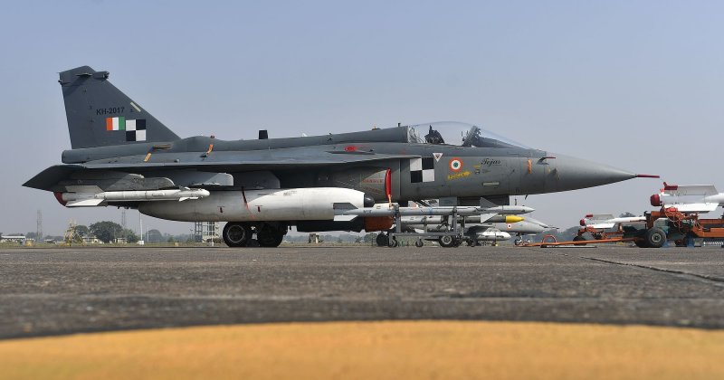 Самолетами hal Tejas