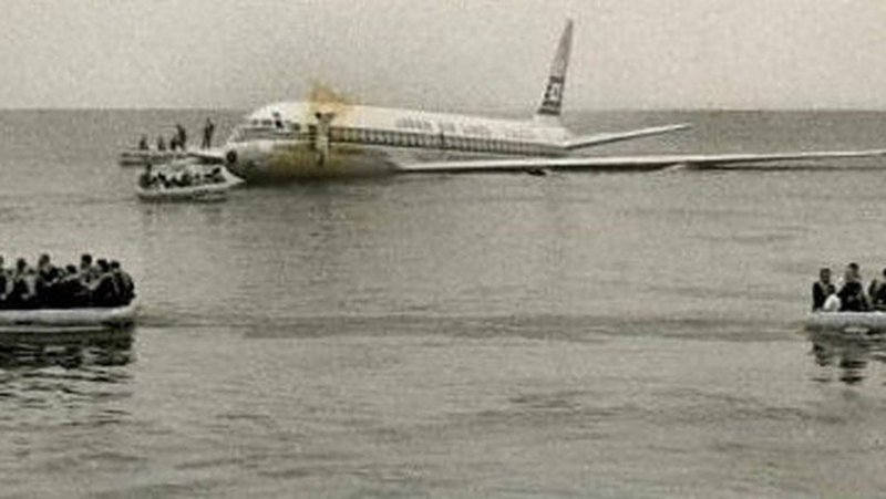 Приводнение DC-8 В Сан-Франциско