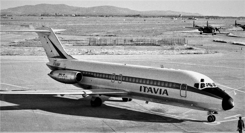 Модель самолета DC-9