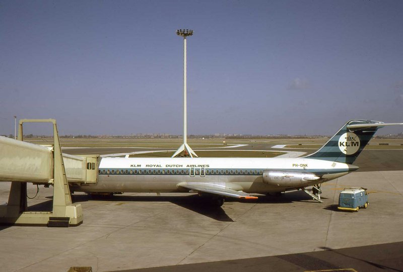 Douglas DC-9 И F-4