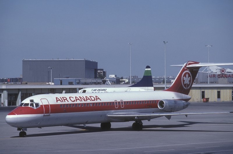 MCDONNELL Douglas MD-87