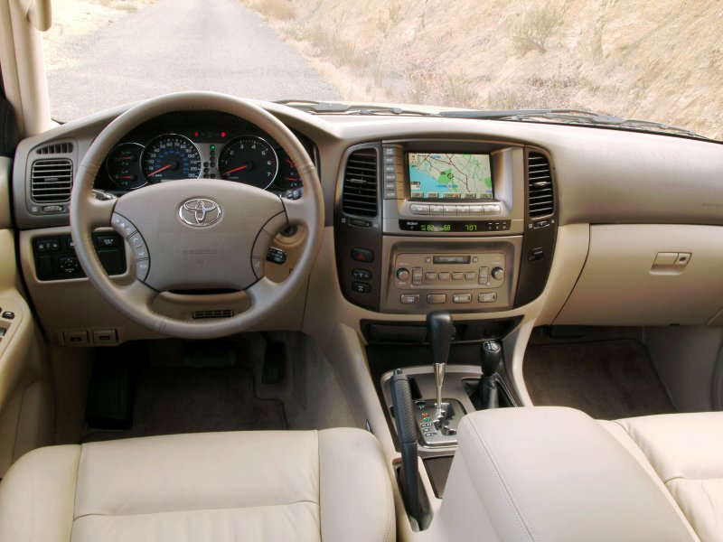 Toyota Land Cruiser 100 салон