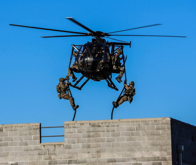 Вертолет Ah-6i