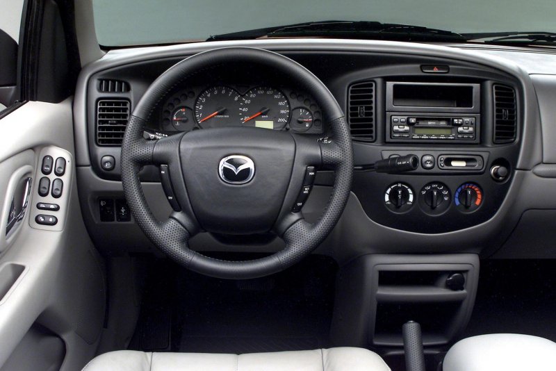 Mazda Tribute 2004 салон
