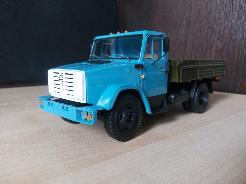 ЗИЛ-4333 бортовой 1/43