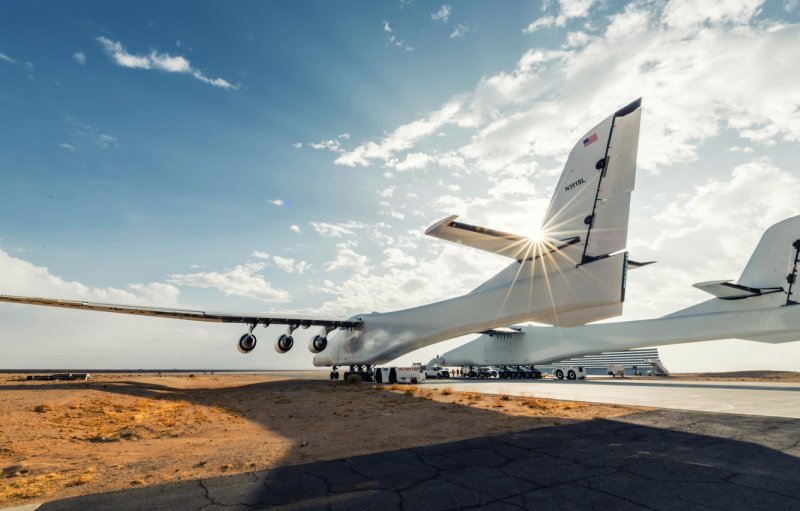 Самолет Stratolaunch model 351