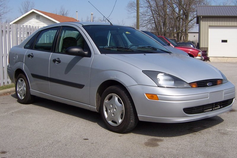 Ford Focus 2000 седан