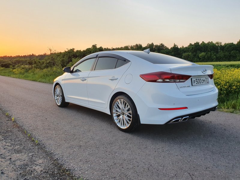 Hyundai Elantra 06
