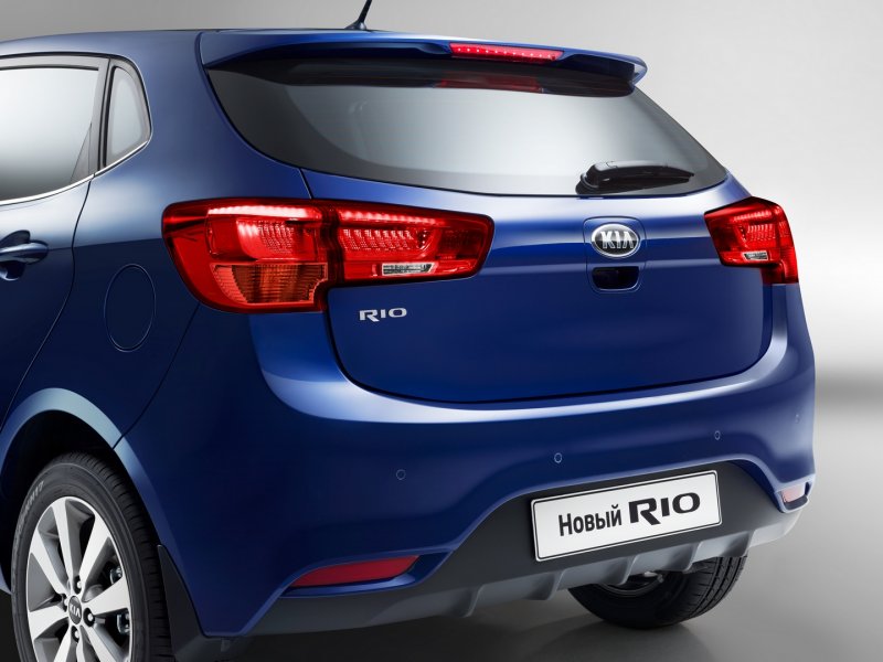 Kia Rio хэтчбек белый
