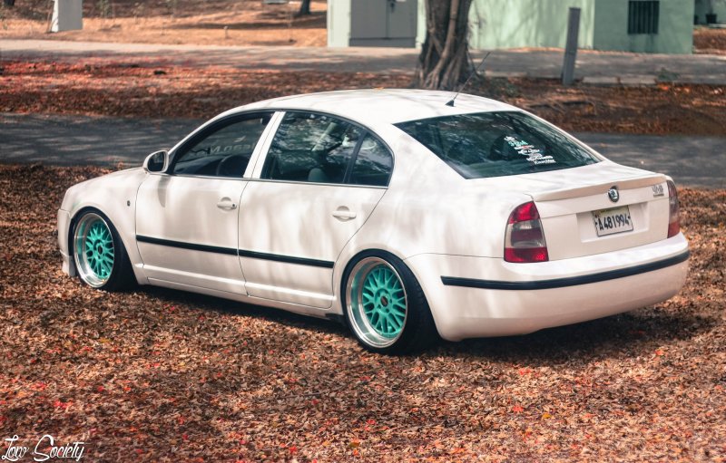 Škoda Superb стенс