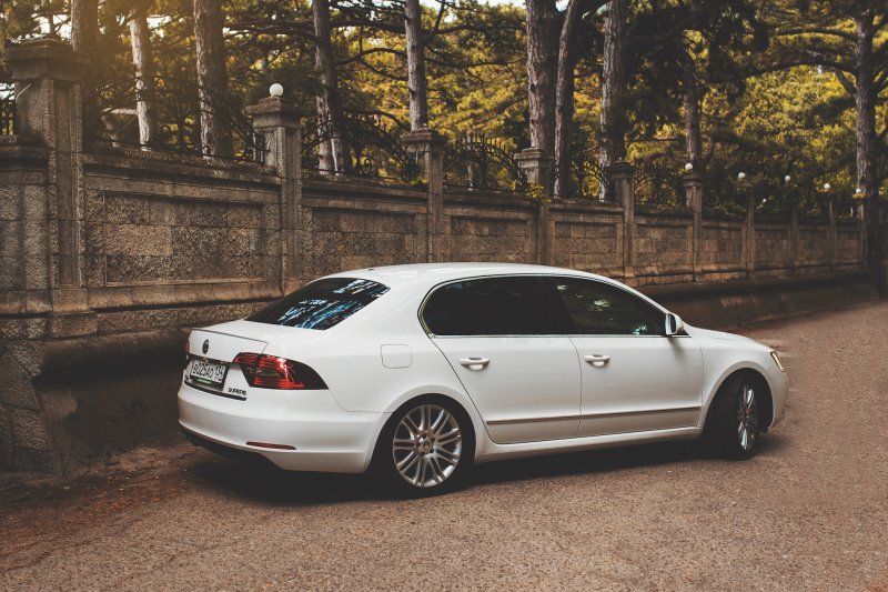 Skoda Superb 2 stance