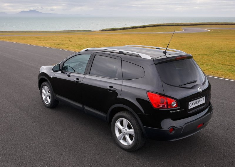 Автомобиль Qashqai за 1000700 пожалуйста покажите