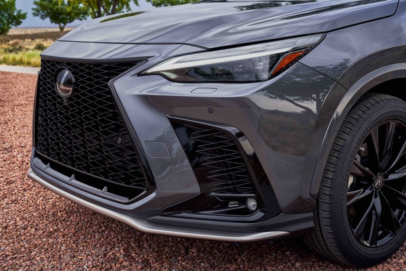 Lexus NX 300 зеленый