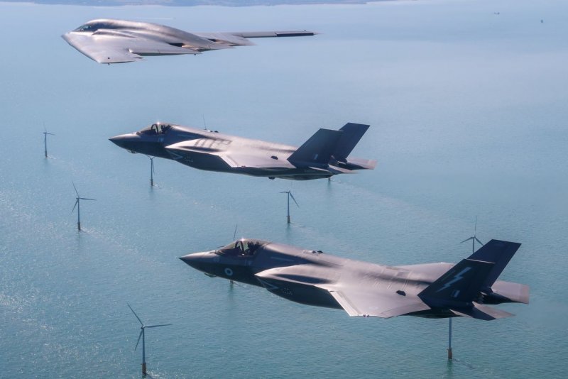 Бомбардировщика-невидимки ВВС США B-2 Spirit