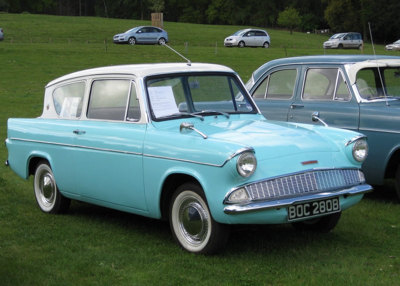Ford Anglia 105e