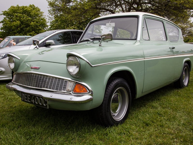 Ford Anglia 105e
