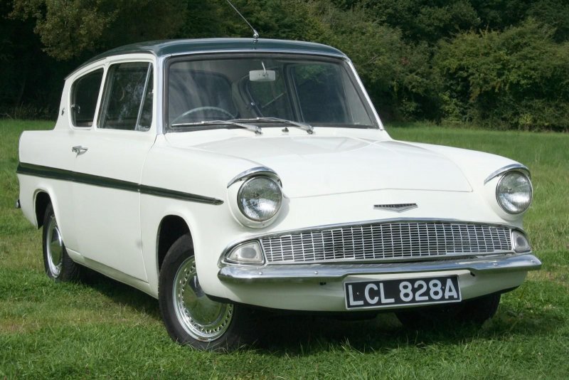 Ford Anglia 105