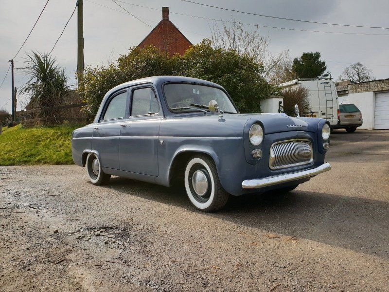 Ford-Anglia Torino 105e