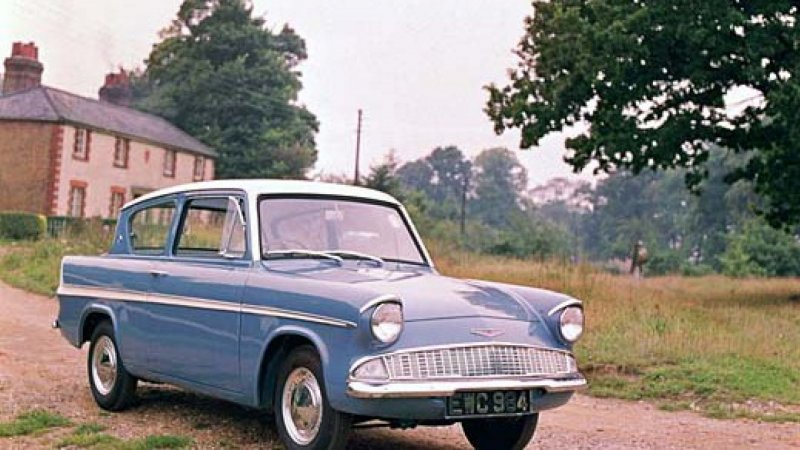 Автомобиль Ford Anglia