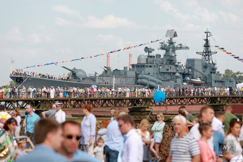 Парад в Кронштадте на день ВМФ
