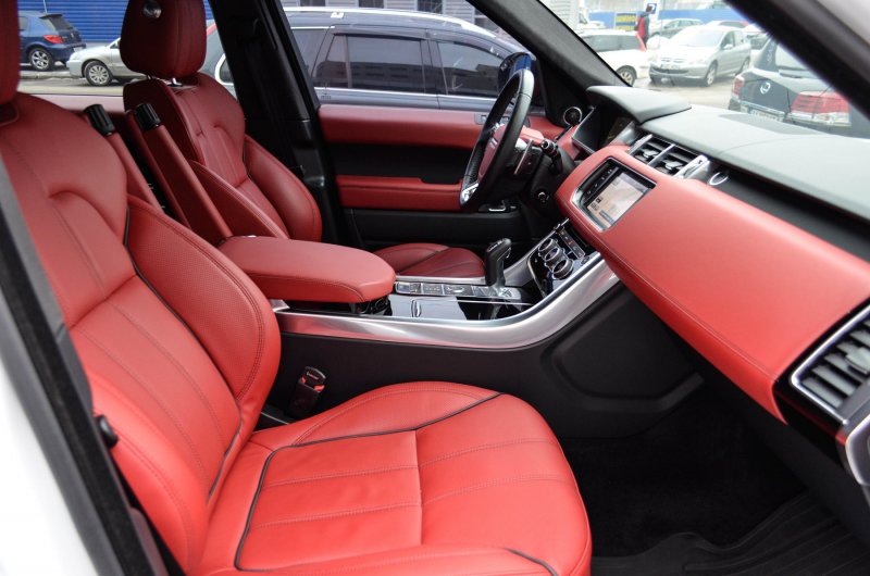 Range Rover Sport 2012 с красным салоном