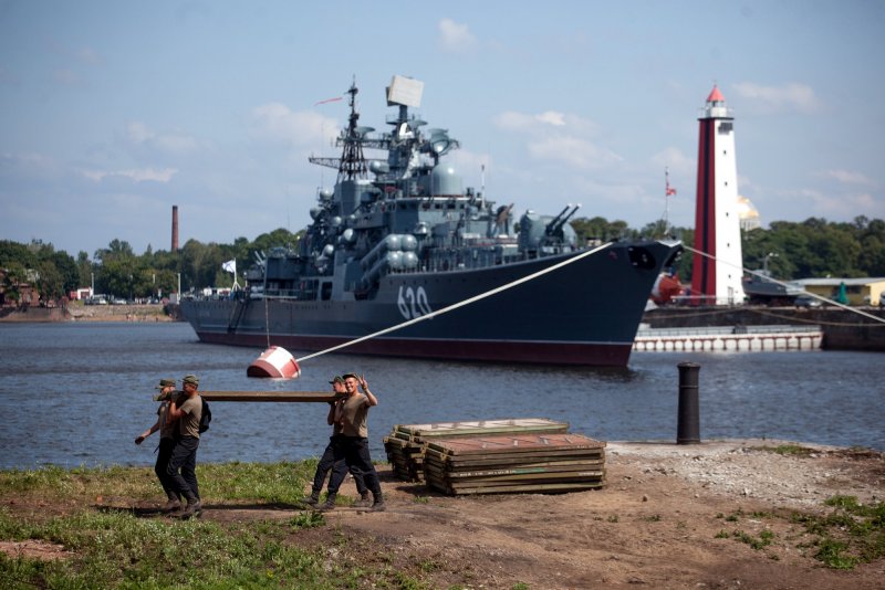Военные корабли в Кронштадте